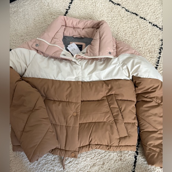 Abercrombie and fitch/ brand new/ puffer jacket/ size M - Picture 2 of 2